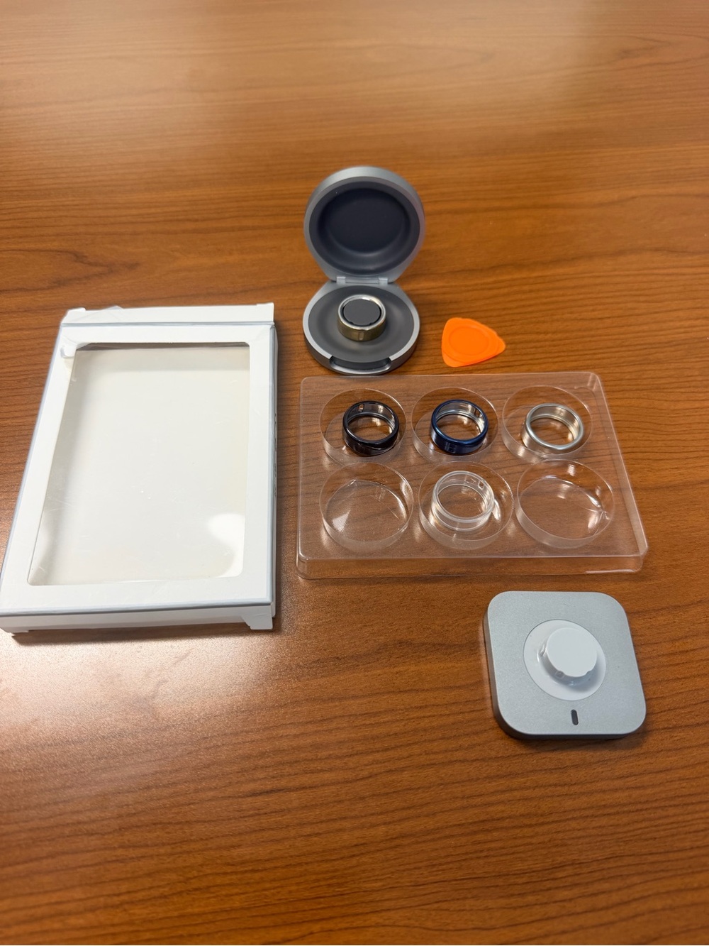 Oura Ring gen 4 size 7 with charging accessories and ring covers